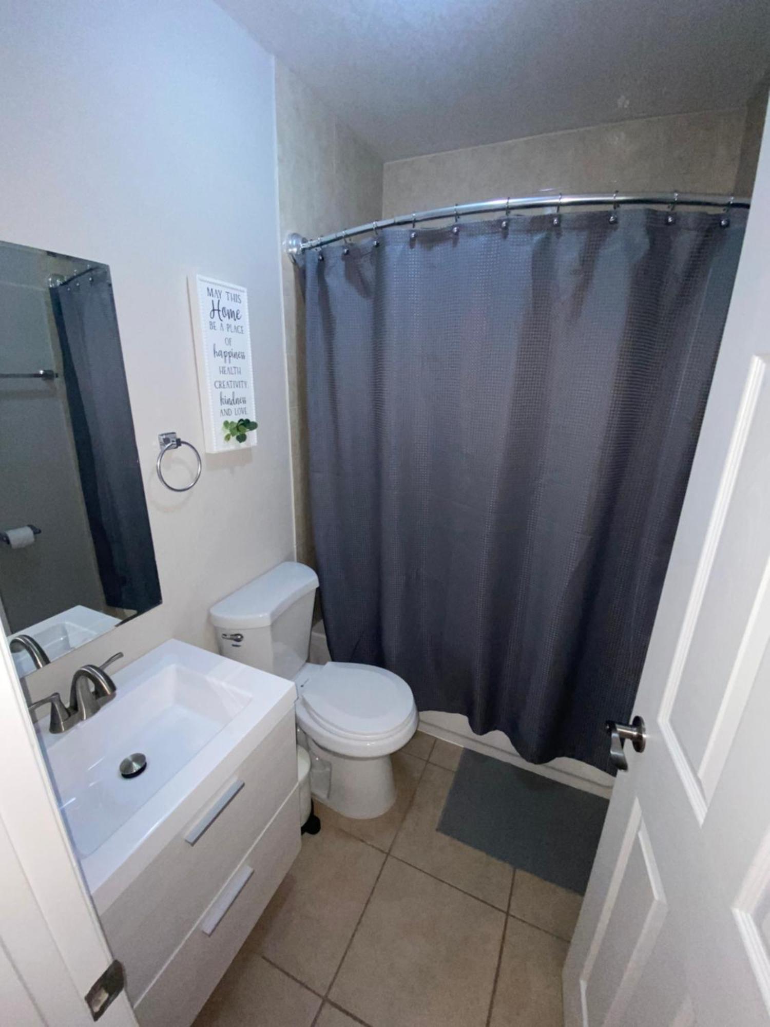Luxurious Cozy Studio. タンパ エクステリア 写真
